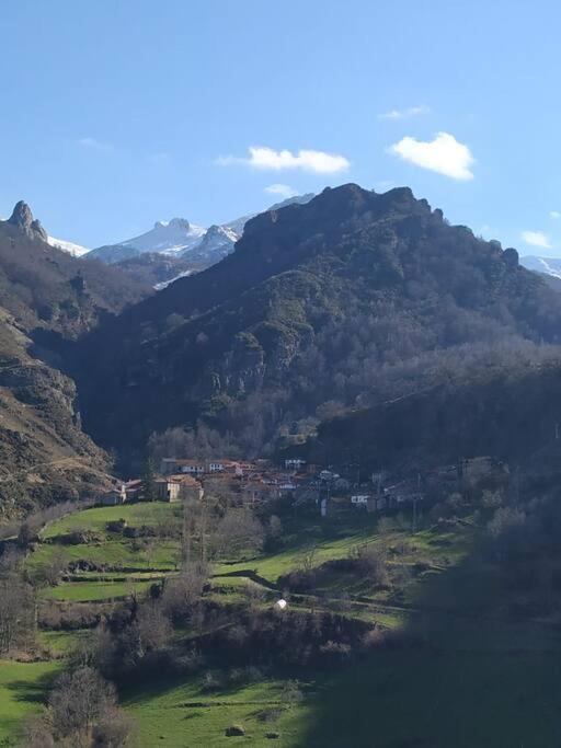 Casa Rustica En Dobres Con Vistas A La Montana Villa Luaran gambar